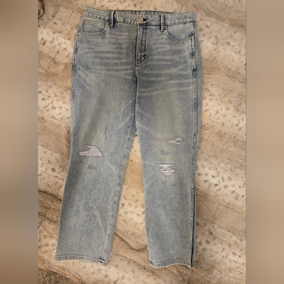 White House Black Market Denim - WHBM The Sculpt Straight Leg Crop Light Wash Jeans. Size 12